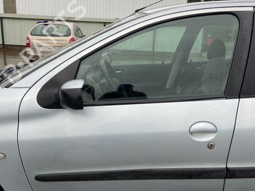 Used Front left exterior door handle PEUGEOT 206 Hatchback (2A/C) 1.4 i (75 hp) 31334035