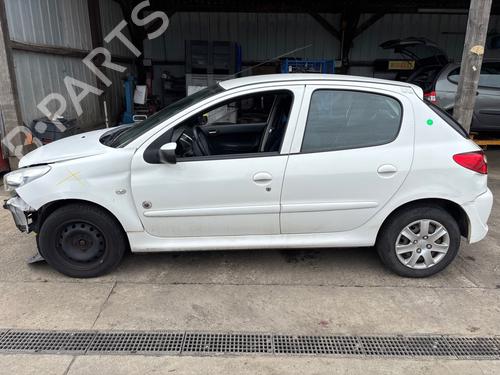 Used Left front driveshaft Left front driveshaft PEUGEOT 206+ (2L_, 2M_) 1.4 i (73 hp) 36370940 36370940