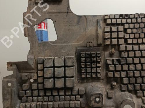 Used Underbody protection Underbody protection TOYOTA YARIS (_P9_) 1.4 D-4D (NLP90_, NLP90R) (90 hp) 30885572 30885572