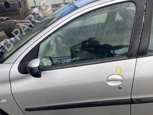 Used Front left exterior door handle PEUGEOT 206 Hatchback (2A/C) 1.4 i (75 hp) 28730898