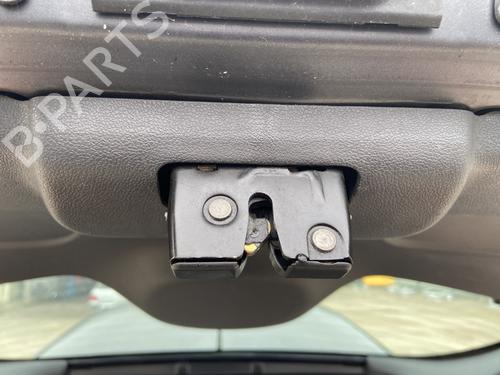 Used Tailgate lock RENAULT CLIO III (BR0/1, CR0/1) 1.5 dCi (BR17, CR17) (86 hp) 28823703