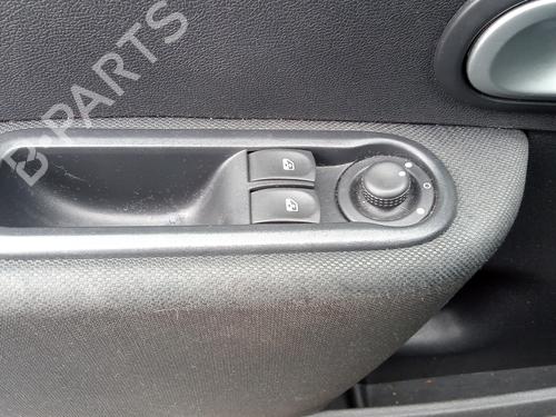Used Left front window switch RENAULT CLIO III (BR0/1, CR0/1) 1.5 dCi (C/BR0G, C/BR1G) (68 hp) 27111142