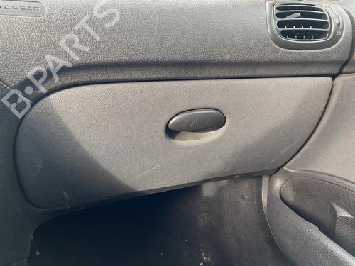 Used Glove box PEUGEOT 206 Hatchback (2A/C) 1.4 HDi eco 70 (68 hp) 31069417