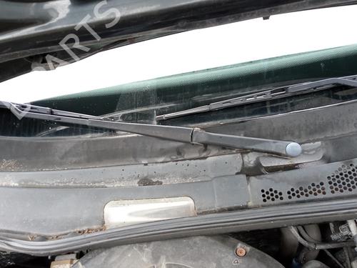 Used Front windshield wiper arm VW POLO III (6N1) 60 1.4 (60 hp) 27136120