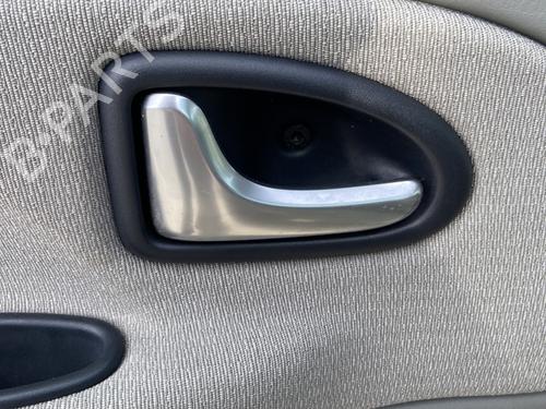 Klamka wewnętrzna drzwi tylnych lewych RENAULT CLIO II (BB_, CB_) 1.4 16V (B/CB0P, BB13) BP28292129I15