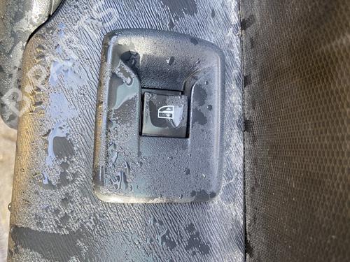 Used Right front window switch Right front window switch 38926078 38926078