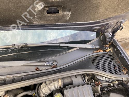 Used Front windshield wiper arm RENAULT CLIO III (BR0/1, CR0/1) 1.5 dCi (BR17, CR17) (86 hp) 29117818