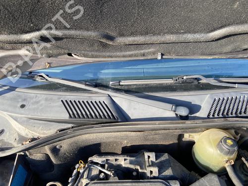 Used Front windshield wiper arm RENAULT CLIO II (BB_, CB_) 1.4 16V (B/CB0P, BB13) (98 hp) 30936157