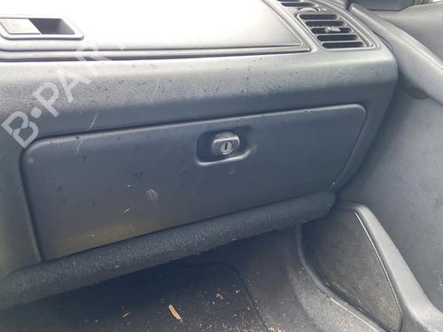 Handskerum PEUGEOT 306 Hatchback (7A, 7C, N3, N5) 1.4 (75 hp) 29182257