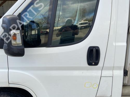 front-left-quarter-glass-peugeot-boxer-van-2006-33038649 main image