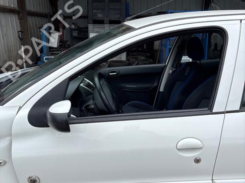 front-left-door-window-peugeot-206-2l_-2m_-2009-2010-2011-2012-2013-36370960 main image