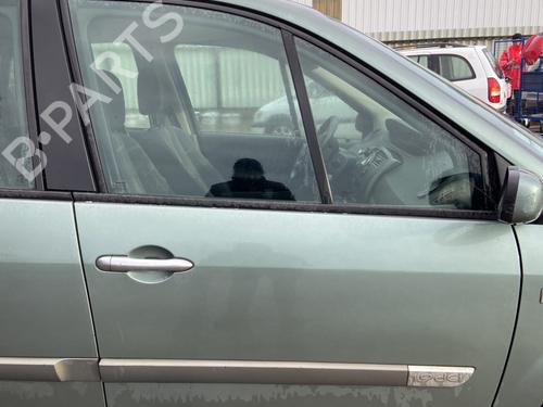 Używane Klamka zewnętrzna drzwi przednich prawych RENAULT SCÉNIC II (JM0/1_) 1.9 dCi (JM0G, JM12, JM1G, JM2C) (120 hp) 29996410
