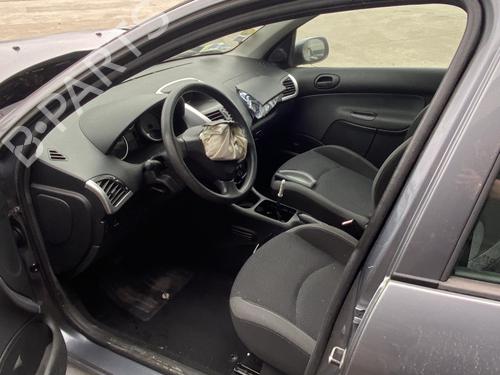 Gummiliste PEUGEOT 206+ (2L_, 2M_) 1.4 i (73 hp) 32993366