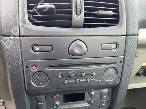 Przełącznik świateł awaryjnych RENAULT CLIO II (BB_, CB_) 1.4 16V (B/CB0P, BB13) 8200634256