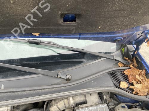 Used Front windshield wiper arm RENAULT CLIO III (BR0/1, CR0/1) 1.5 dCi (BR17, CR17) (86 hp) 30319830