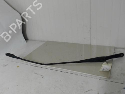 Used Front windshield wiper arm FIAT GRANDE PUNTO (199_) 1.3 D Multijet (75 hp) 27118245