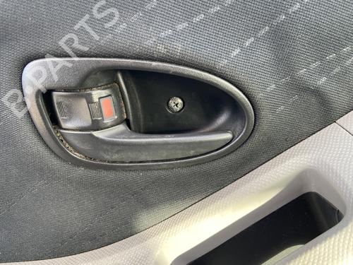 Used Front left interior door handle TOYOTA YARIS (_P9_) 1.4 D-4D (NLP90_, NLP90R) (90 hp) 31953432