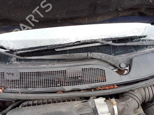 Used Front windshield wiper arm RENAULT MEGANE II Coupé-Cabriolet (EM0/1_) 2.0 (135 hp) 27137110