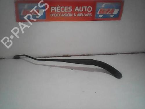 Used Front windshield wiper arm RENAULT MEGANE II (BM0/1_, CM0/1_) 1.5 dCi (BM02, BM13, BM2A, CM02, CM13) (101 hp) 27115889