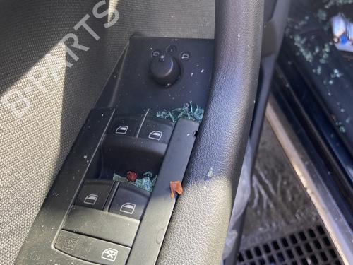 Used Left front window switch AUDI A3 Sportback (8PA) 1.6 TDI (105 hp) 30438968