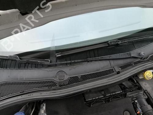 Used Front windshield wiper arm PEUGEOT 208 I (CA_, CC_) 1.6 HDi (92 hp) 27131413