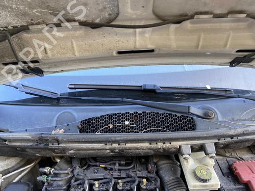 Used Front windshield wiper arm PEUGEOT PARTNER Box Body/MPV 1.6 HDi (75 hp) 27106204