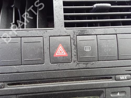Used Warning switch VW POLO (9N_, 9A_) 1.4 TDI (70 hp) 27136607