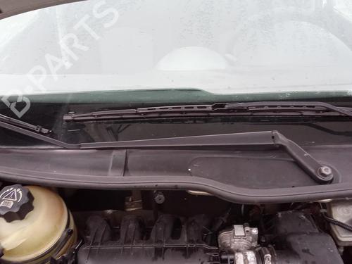Used Front windshield wiper arm PEUGEOT 206 Hatchback (2A/C) 1.4 16V (88 hp) 27100417