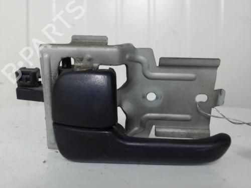 Venstre fortil invendig håndtag MAZDA 323 F V (BA) 1.8 16V (BA8P) (114 hp) 27117131