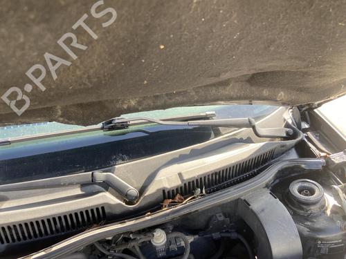 Used Front windshield wiper arm VW GOLF IV (1J1) 1.9 TDI (90 hp) 27105710