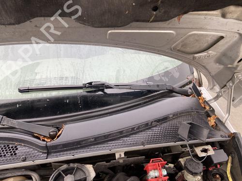 Used Front windshield wiper arm CHRYSLER PT CRUISER (PT_) 2.2 CRD (121 hp) 30677700