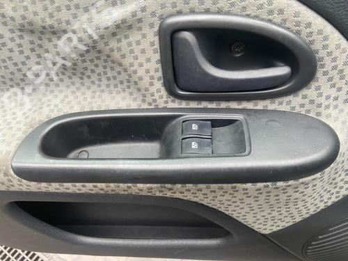 Used Left front window switch RENAULT CLIO II (BB_, CB_) 1.4 16V (B/CB0P, BB13) (98 hp) 30145048
