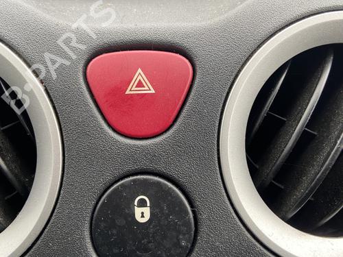 warning-switch-citroen-c2-jm_-2003-2004-2005-2006-2007-2008-2009-2010-2011-2012-2013-2014-2015-2016-2017-32234154 main image