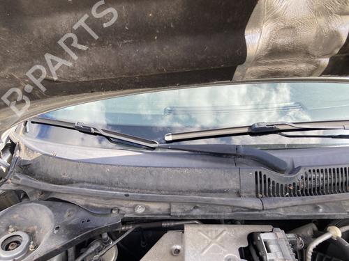 Used Front windshield wiper arm FORD MONDEO III (B5Y) 2.0 16V TDDi / TDCi (115 hp) 28495900