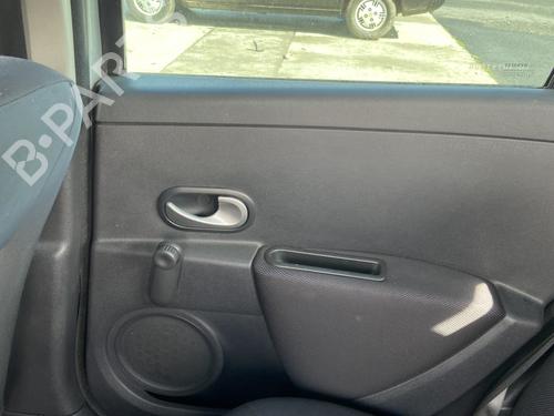 Højre bagtil invendig håndtag RENAULT CLIO III (BR0/1, CR0/1) 1.4 16V (98 hp) 28356887