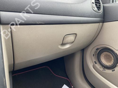 Used Glove box RENAULT CLIO III (BR0/1, CR0/1) 1.5 dCi (BR17, CR17) (86 hp) 28823674