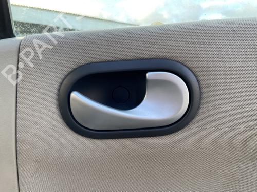 Højre bagtil invendig håndtag RENAULT MEGANE II (BM0/1_, CM0/1_) 1.5 dCi (BM1E, CM1E) (106 hp) 31953505