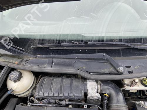 Used Front windshield wiper arm PEUGEOT 206 Hatchback (2A/C) 1.6 16V (109 hp) 27105924