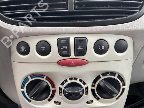 Used Warning switch FIAT PUNTO (188_) 1.2 60 (188.030, .050, .130, .150, .230, .250) (60 hp) 31133329