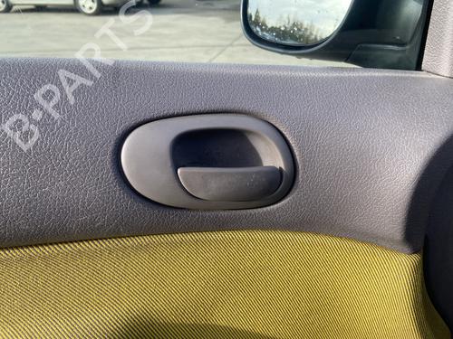 Maniglia interna anteriore sinistra PEUGEOT 206 Hatchback (2A/C) 1.4 i (75 hp) 30299870
