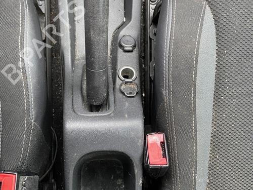 Used Hand brake CITROËN C3 II (SC_) 1.4 HDi 70 (SC8HZC, SC8HR0, SC8HP4) (68 hp) 32209584