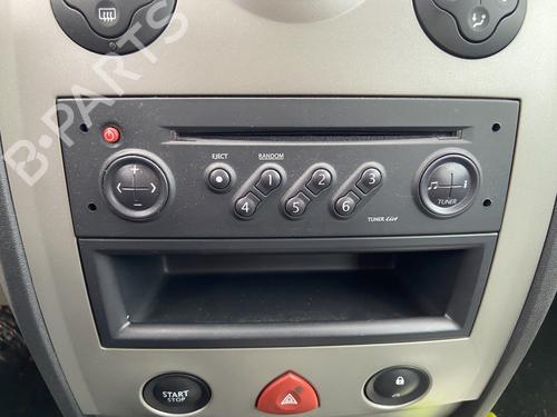 Used Radio Radio RENAULT MEGANE II (BM0/1_, CM0/1_) 1.6 16V (BM0C, CM0C) (113 hp) 33570009 33570009