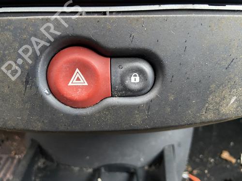warning-switch-renault-clio-iii-br01-cr01-2005-2006-2007-2008-2009-2010-2011-2012-2013-2014-32777607 main image