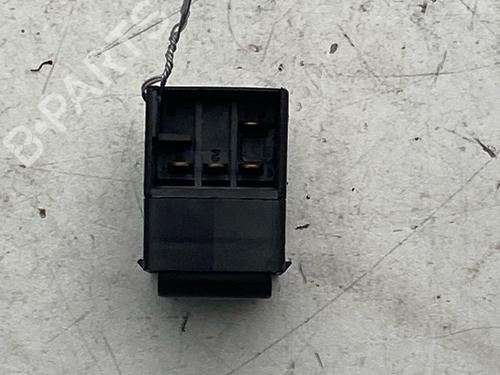 Left rear window switch VW PASSAT B5.5 (3B3) 1.9 TDI | BP40013292I29 - Image 2