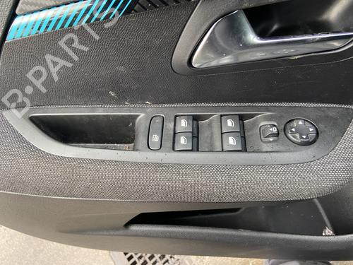 Venstre fortil elrude kontakt PEUGEOT 208 II (UB_, UP_, UW_, UJ_) 1.5 BlueHDI 100 (102 hp) 32164704