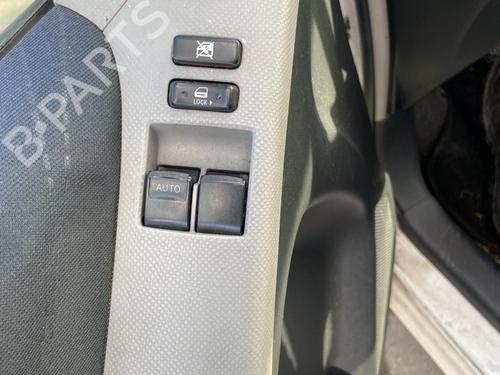 Used Left front window switch TOYOTA YARIS (_P9_) 1.4 D-4D (NLP90_, NLP90R) (90 hp) 31953418