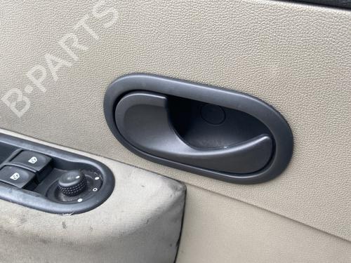 Used Front left interior door handle RENAULT CLIO III (BR0/1, CR0/1) 1.5 dCi (BR17, CR17) (86 hp) 28823698