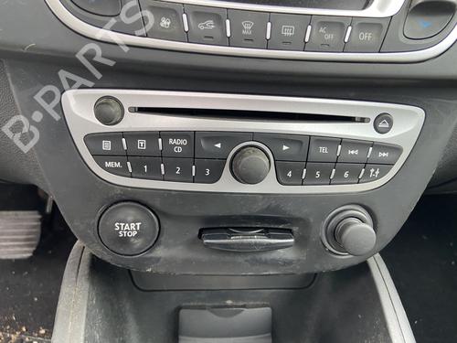 Autoradio RENAULT MEGANE III Hatchback (BZ0/1_, B3_) 1.5 dCi (BZ09, BZ0D, BZ1W, BZ29, BZ14) (110 hp) 32098309