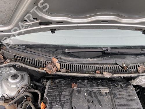 front-windshield-wiper-arm-vw-polo-iv-9n_-9a_-2001-2002-2003-2004-2005-2006-2007-2008-2009-2010-2011-2012-2013-2014-30682796 main image