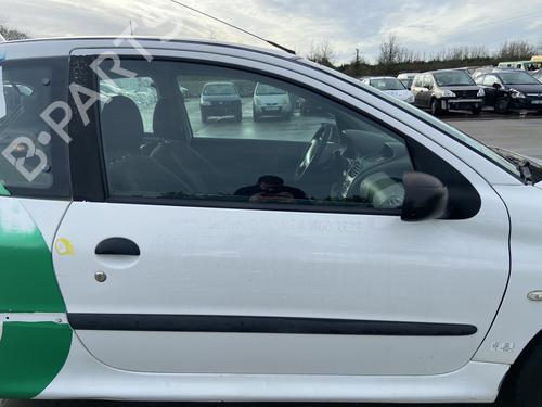 Used Right front door PEUGEOT 206 Hatchback (2A/C) 1.4 HDi eco 70 (68 hp) 31067604